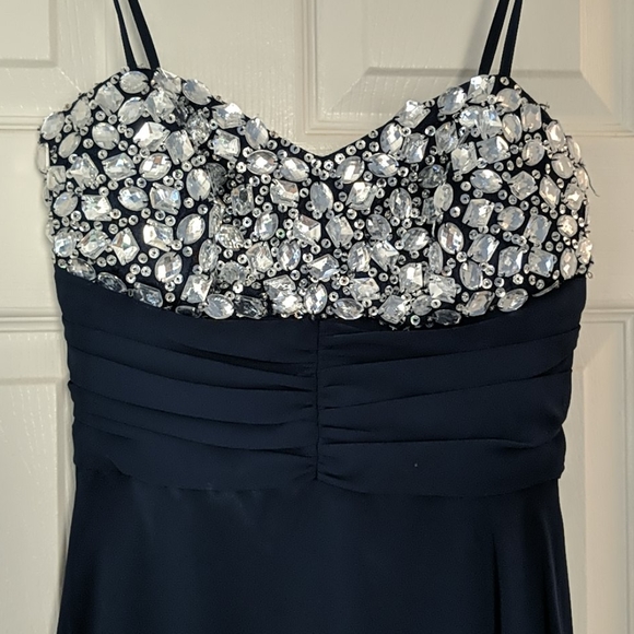 Special occasion dress - Picture 2 of 3